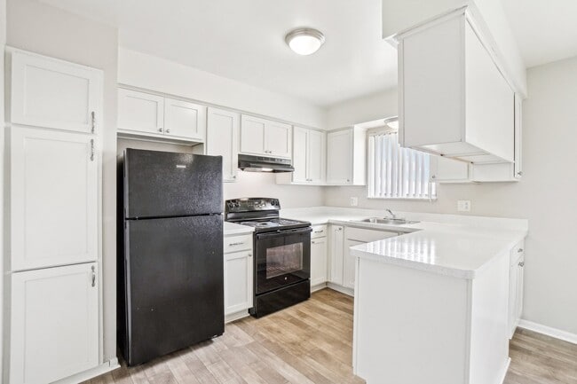 Rivercrest Apartments in Clinton Township, MI - Building Photo - Building Photo