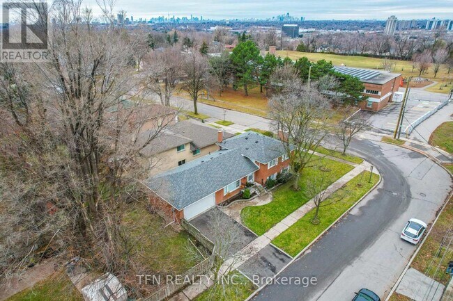 25 Karen Rd in Toronto, ON - Building Photo - Building Photo
