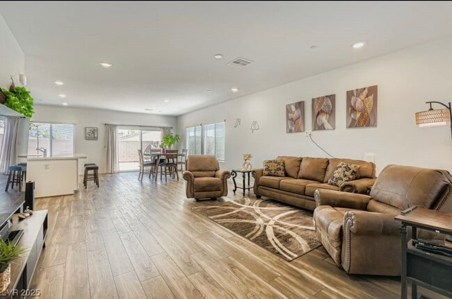 3746 Etendre Ct in Las Vegas, NV - Building Photo - Building Photo