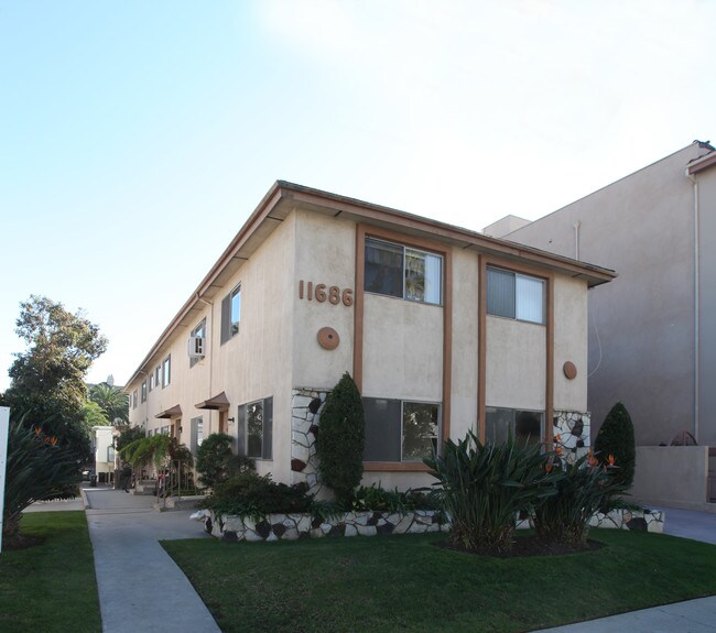 11686 Darlington Ave Apartments in Los Angeles, CA