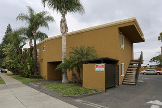 Lexington Pines Apartments in San Diego, CA - Building Photo - Building Photo