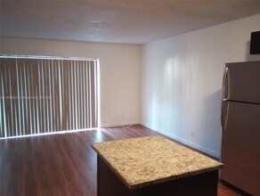 5845 Blueberry Ct in Lauderhill, FL - Building Photo - Building Photo