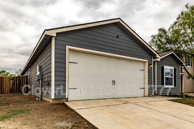 6223 Lakefront in San Antonio, TX - Building Photo - Building Photo