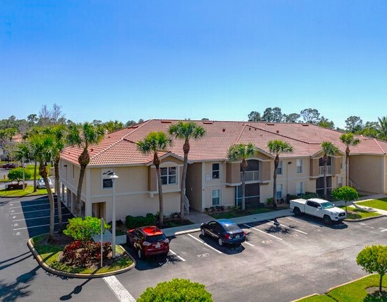 8215 Ibis Club Dr, Unit 114 in Naples, FL - Foto de edificio