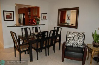 575 Oaks Ln in Pompano Beach, FL - Building Photo - Building Photo