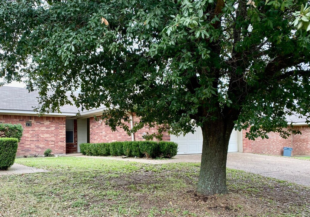 10125 Cordoba Ct in Waco, TX - Building Photo