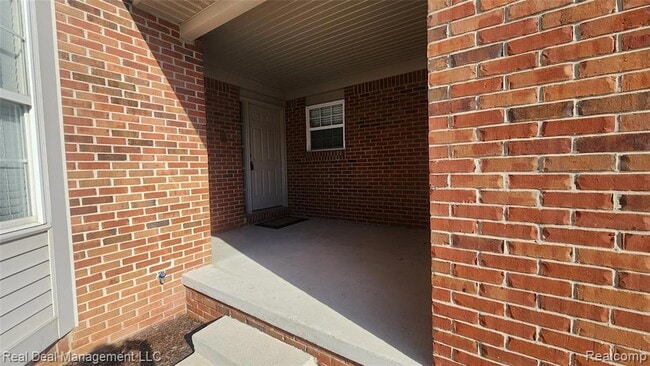 6146 Lone Oak Cir in Grand Blanc, MI - Foto de edificio - Building Photo