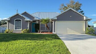 2144 SW Vista Rd in Port St. Lucie, FL - Building Photo