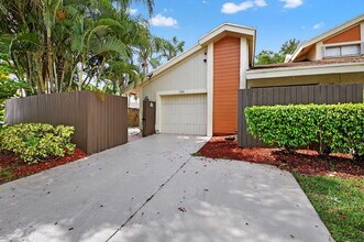 7576 Sierra Terrace E in Boca Raton, FL - Building Photo - Building Photo