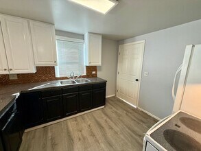 6895 Monaco St in Commerce City, CO - Foto de edificio - Building Photo