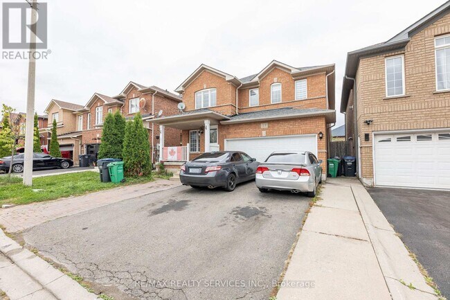 23 Four Seasons Cir in Brampton, ON - Building Photo - Building Photo