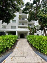 680 NE 64th St in Miami, FL - Building Photo - Building Photo