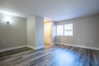 Pine Creek Apartments in Holland, MI - Building Photo - Interior Photo