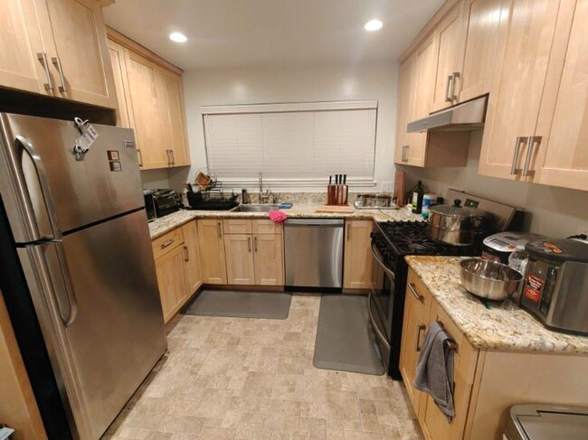 944 Rose Ave in Redwood City, CA - Building Photo - Building Photo