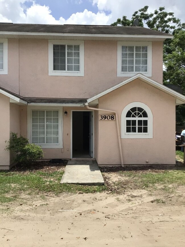 property at 3908 Magnolia Pointe Ln