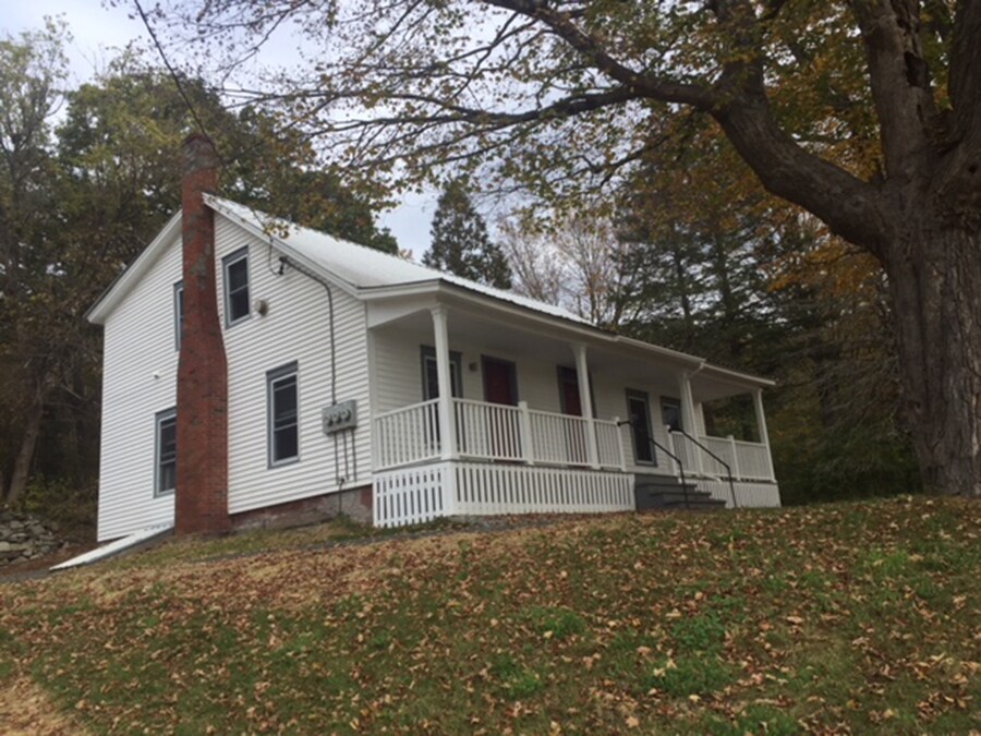 444 Sykes Mountain Ave in Hartford, VT - Building Photo