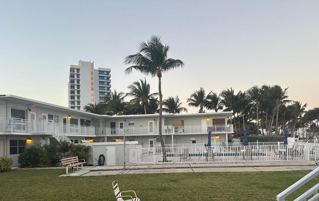 2508 Bay Dr in Pompano Beach, FL - Building Photo - Building Photo