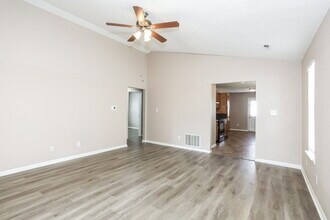 5202 Sandy Forge Dr, Unit 1 in Indianapolis, IN - Building Photo - Building Photo