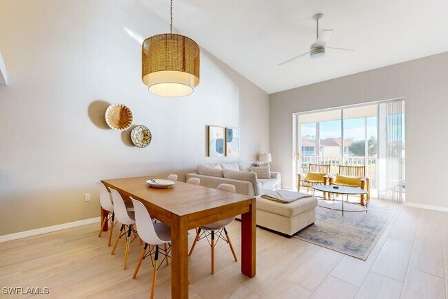 350 Robin Hood Cir in Naples, FL - Building Photo - Building Photo