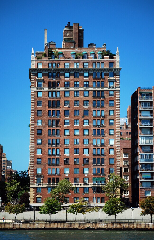 The Yorkgate in New York, NY - Foto de edificio - Building Photo