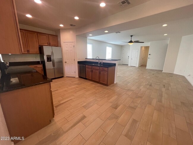 7621 W Quail Track Dr in Peoria, AZ - Building Photo - Building Photo
