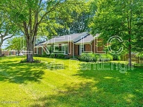 12100 Maplewood Rd in Goshen, KY - Building Photo - Building Photo