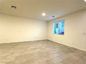 1538 Eva Xing Pl, Unit 407 in Henderson, NV - Building Photo - Building Photo