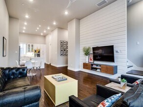 3816 Roseland Ave in Dallas, TX - Foto de edificio - Building Photo