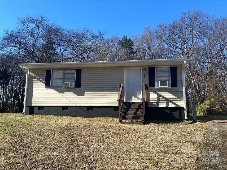 370 Camden Ct NW in Concord, NC - Building Photo