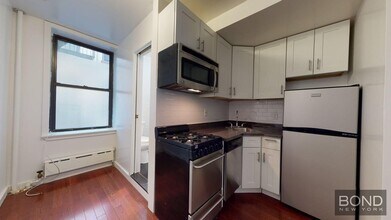 787 9th Ave in New York, NY - Building Photo - Building Photo