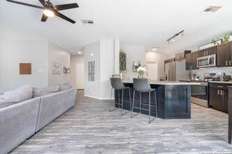 6706 Tezel Oaks in San Antonio, TX - Building Photo - Building Photo