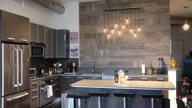 13320 Beach Ave in Marina Del Rey, CA - Building Photo - Building Photo