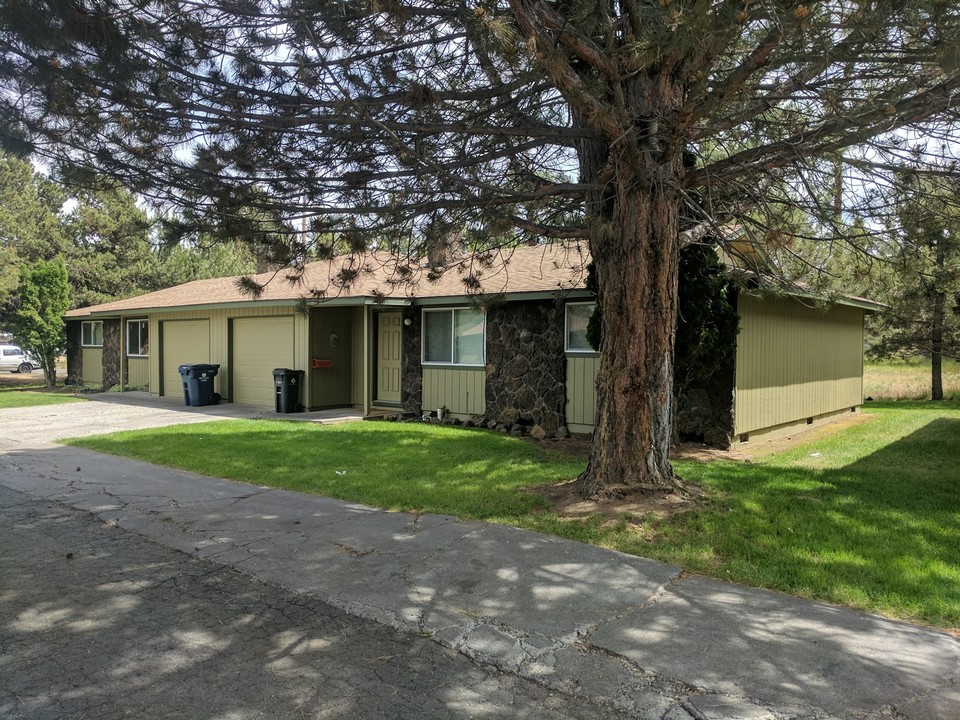 531-533 & 555-557 in Bend, OR - Foto de edificio