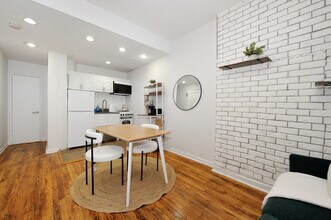 388 W 38th St, Unit SI ID1383561P in New York, NY - Building Photo - Building Photo