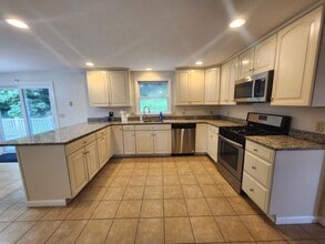 32 Latura St in Shrewsbury, MA - Building Photo - Building Photo