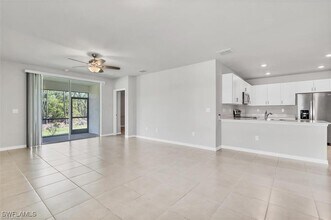 20575 Plumwood Lp in North Fort Myers, FL - Foto de edificio - Building Photo