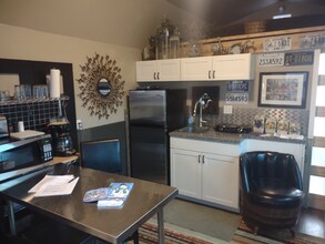 9 Keller Dr in Mooresville, IN - Foto de edificio - Building Photo