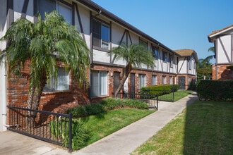 Essex Manor Apartments in National City, CA - Building Photo - Building Photo