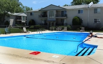 Chestnut Ridge Court in Amherst, NY - Building Photo - Building Photo