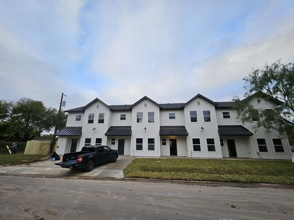 501 N 35th St in McAllen, TX - Building Photo