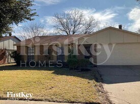 1005 Loving Trail in Grand Prairie, TX - Building Photo