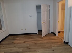 114 Collins St in Irvine, KY - Building Photo