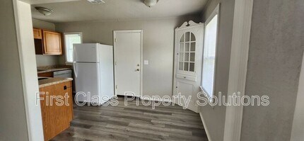 407 E Rickenbacker Dr in Midwest City, OK - Building Photo - Building Photo