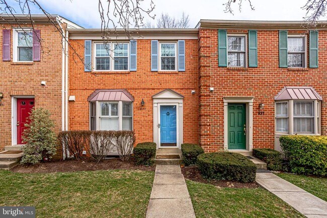 property at 839 N Greenbrier St