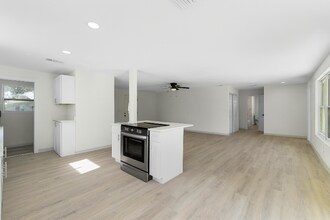 1021 Flagler Ave in Edgewater, FL - Building Photo - Building Photo