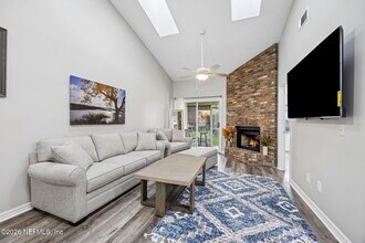 12036 Arbor Lake Dr in Jacksonville, FL - Building Photo - Building Photo