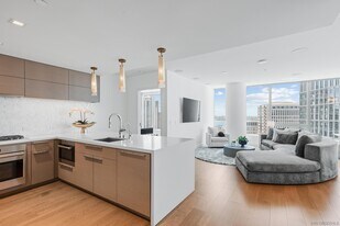 888 W E St in San Diego, CA - Building Photo