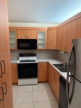 8335 SW 72nd Ave in Miami, FL - Building Photo - Building Photo