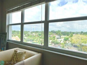 2555 NE 11th St in Fort Lauderdale, FL - Foto de edificio - Building Photo