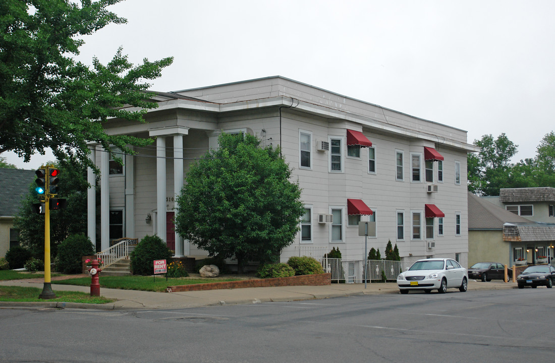 Linden Hills Apartments in Minneapolis, MN - Building Photo